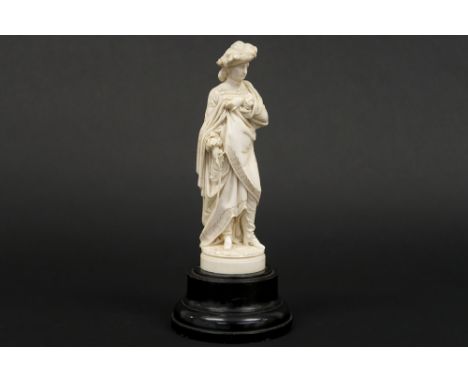 finely carved 19th Cent. European ivory "Young lady with riding crop" sculpture - with CITES certificateEUROPA  -  19° EEUW f