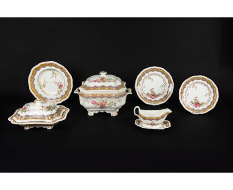 English dinner set (52 pcs) in "Spode - Copeland" marked ceramic some parts restoredVrij uitgebreid (52 stuks) eetservies in 