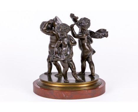 antique Clodion signed sculpture in bronze on a red marble baseCLODION (1738 - 1814) antieke sculptuur in brons : "Drie music