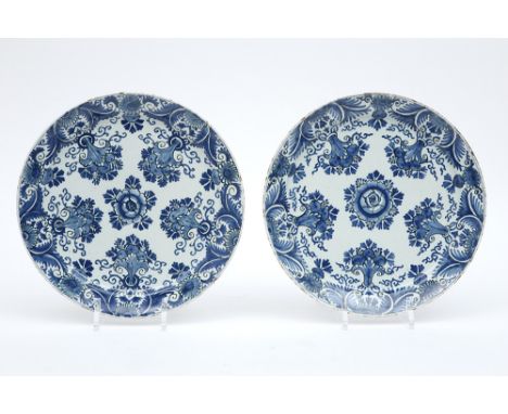 pair of 18th Cent. pancake plates in ceramic from Delft with a blue-white flowers decorPaar achttiende eeuwse pannenkoekenbor