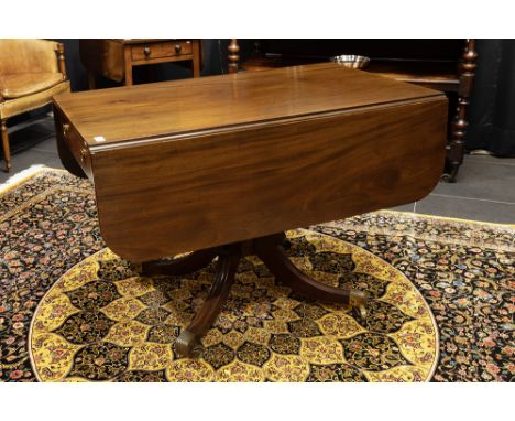19th Cent. English (sofa) table with drawer in mahoganyNegentiende eeuwse Engelse Regency-sofatafel met lade en twee klapblad