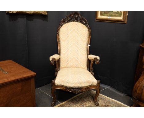 19th Cent. Louis XV style armchair with quite special design in finely carved rose-woodNegentiende eeuwse fauteuil met een vr