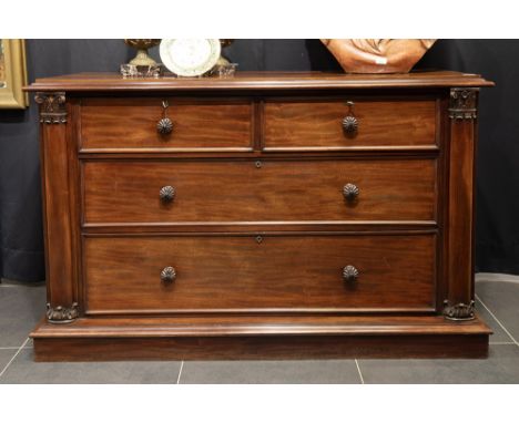 19th Cent. English William IV period chest of drawers in mahoganyNegentiende eeuwse Engelse commode uit de William IV- period