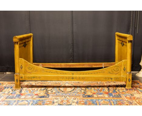 antique Empire style bed in polychromed wood with a neoclassical decor (can be used as a sofa)Antiek Empire-bed in gepolychro
