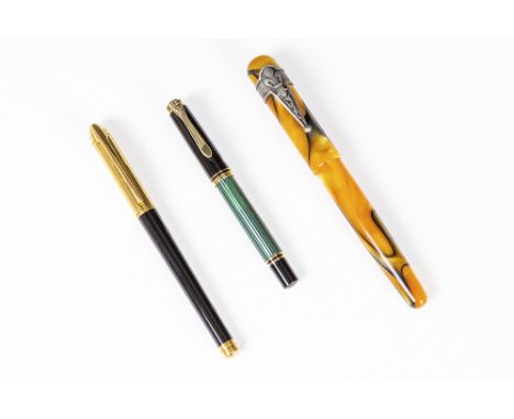 three marked pen, one with a resin case, one by Pelikan and one by BulgariLot van drie pennen, één met corpus in resin, één g