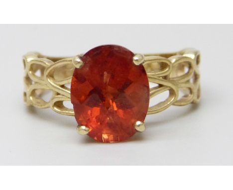 A TGGC 9ct gold Oregon sunstone ring, 2.5g, N/O