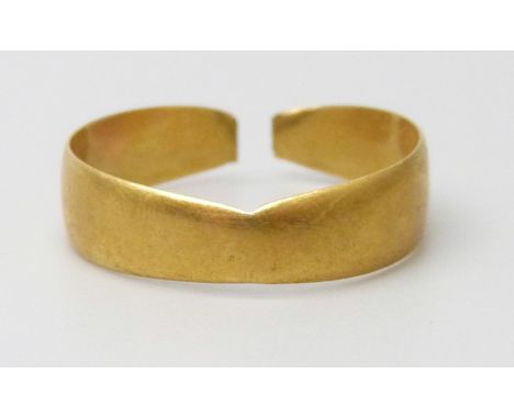 A 22ct gold ring, a/f, 1.9g