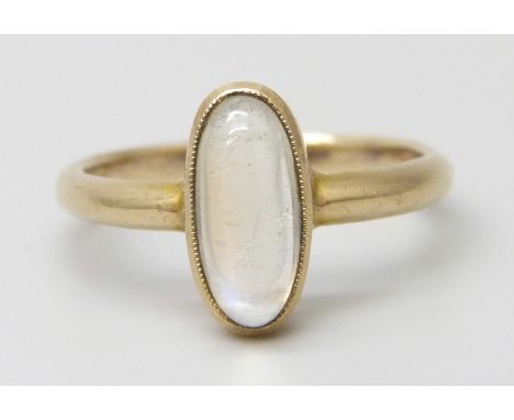 A 9ct gold moonstone set ring, 2g, K, with box