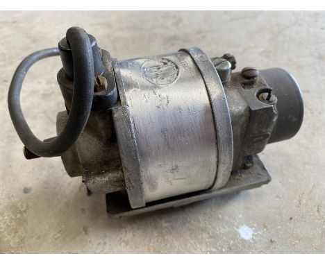 A vintage ML magneto, by repute in very good working order, throws a large spark.
