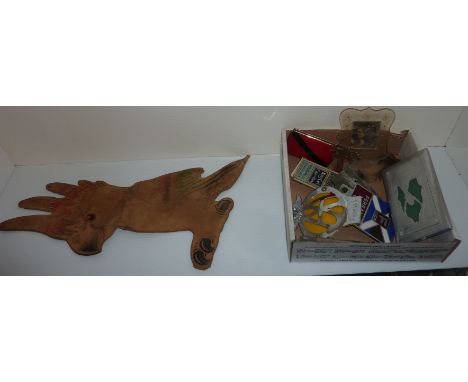 Dorco Patented D4243 advertising inflatable parakeet, AA badge, Ferrante Motor Club badge, enamel cigarette case etc.