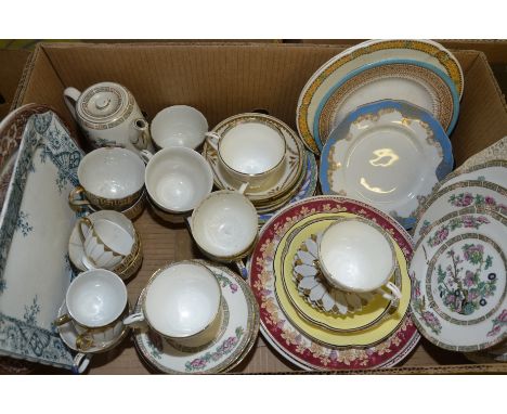 Box of decorative ceramics including Indian Tree plates, gilt saucers, coffee set, glass vases and a bubble glass vase with h