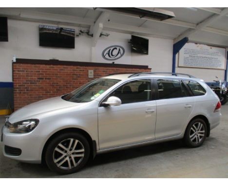 Make &amp; Model: VW Golf SE TDiDate of Reg: AO59 XJTColour: Silvercc: 1598MoT: 06-01-2022Fuel Type: DIESELMileage: 159kTrans