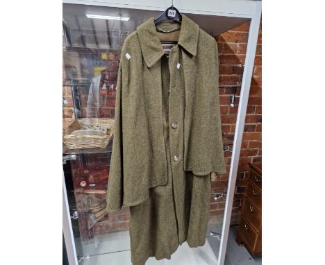 A VINTAGE INVERTERE WOOL HERRINGBONE TWEED SHOOTING OVERCOAT / CAPE.