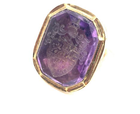 AN ANTIQUE OCTAGONAL AMETHYST INTAGLIO SEAL RING. HEAD MEASUREMENTS 2.5 x 2.0mm. THE RING UNHALLMARKED, ASSESSED VARIOUSLY BE