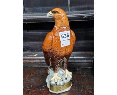 1 BOTTLE PETER THOMPSON  BENEAGLES SCOTCH WHISKY  IN BESWICK GOLDEN EAGLE DECANTER MODELLED BY JG TONGUE 1969 75cl 40% VOLUME