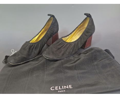 A PAIR OF CELINE LADYS GOLD LINED BLACK HIGH HEELED SHOES, SIZE 39