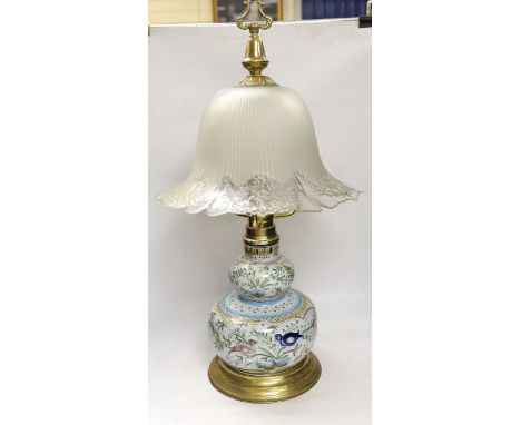 An Italian maiolica table lamp with moulded glass shade, 74cm