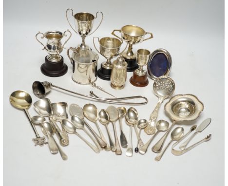 Sundry minor silver flatware including a Victorian Kings pattern sifter ladle, a silver mustard pot and pepperette, four smal