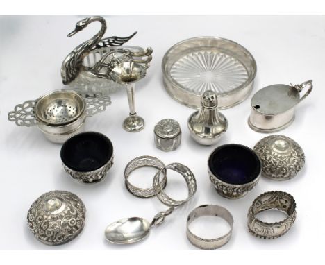 A mixed collection of silver to include: a novelty Elizabeth II silver caddy spoon, with Gull formed handle, hallmarked by Ge