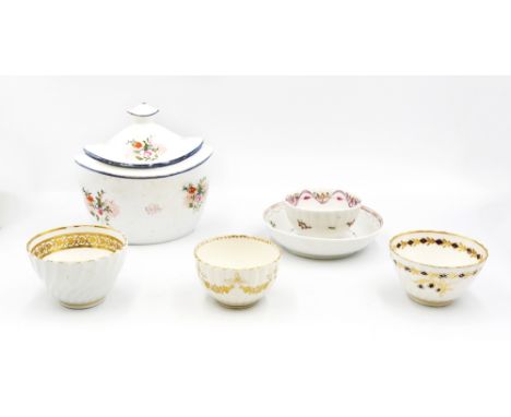 Small collection of English porcelain to include tea bowls, a sucrier and a saucer, Coalport, Newhall and Worcester manufactu