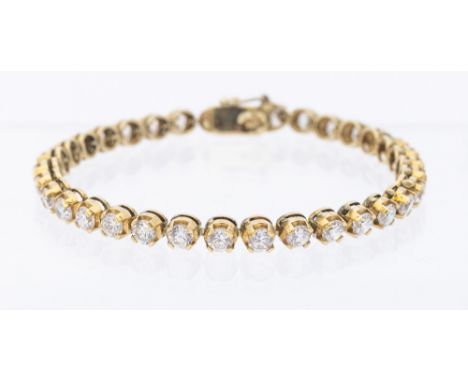 A 9ct gold stone set tennis bracelet, comprising a row of claw set round brilliant cut cubic zirconia, each approx 4mm, lengt