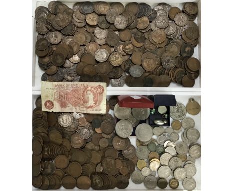Large Collection of British Copper Pennies From Victoria to Elizabeth II with 10s Banknote, Commemorative Crowns with other c