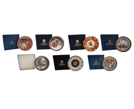 A group of 7 Royal Worcester plates to include a Golden Jubilee Plate, a Millenium plate, The Snow Queen, The Nutcracker, Nig