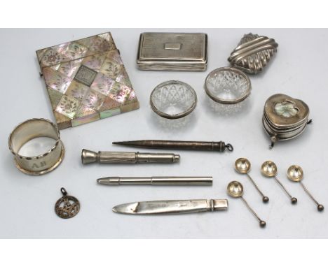 A collection of silver to include: a George III silver snuff box, of rectangular shape with engine turned decoration and vaca