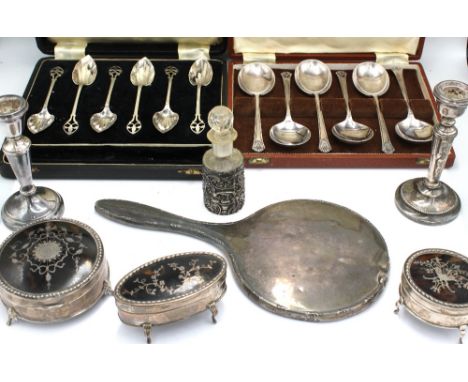 A collection of silver to include: a George V silver and tortoiseshell circular trinket box, with inlaid silver top and upon 