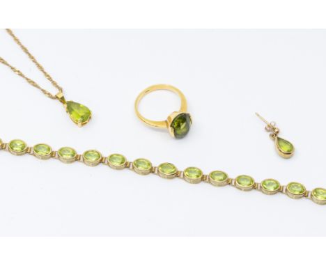 A collection of gold jewellery to include an oval mixed cut peridot and 18ct gold ring, stone approx 13 x 9mm, size Q, stampe