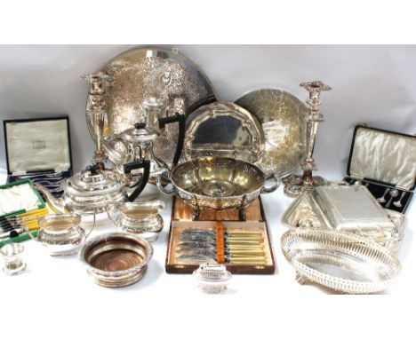 A mixed collection of silver plated wares comprising of: a Garrard's plated plate warmer with plate on top (some loss to plat