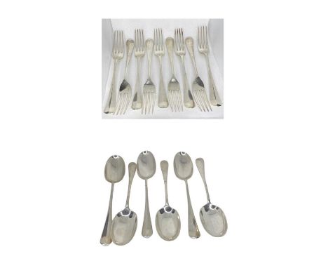 Mixed Flatware. 961 g. Harrison Brothers and Howson, Sheffield 1917Comprising 9 dinner forks and 6 dessert spoonsForks 19.5 c