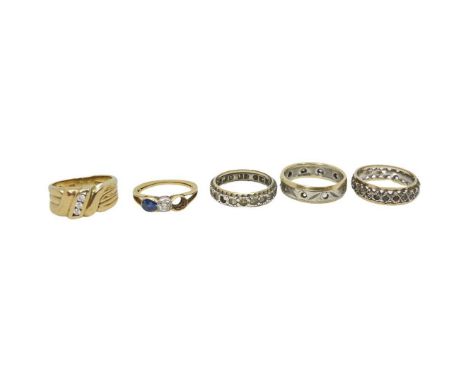 Quantity Gold and Silver Rings.1 x 18ct gold ring, 1 x 9ct gold ring, 3 x 9ct gold and silver rings