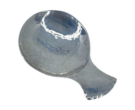Modern Irish Silver Hammered Caddy Spoon. 18 g. William Egan and Sons, Dublin 1979Nicely planished spoon.Length 6.7 cmsCondit