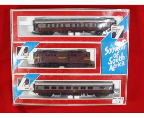 Model Railways - a Lima Souvenir of South Africa, HO gauge, two coaches and one electric locomotive, boxed, loco and coaches 