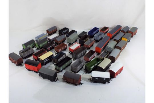 Model Railways - a box containing approx 44 OO gauge unboxed wagons by ...