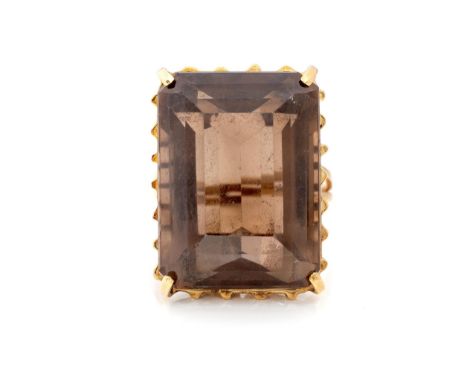 Claw set to the centre with an octagonal mixed-cut smoky quartz weighing approximately 29.74cts, the basket composed of twist