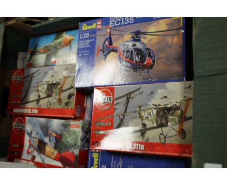 A TRAY OF BOXED AIRFIX AND OTHER SCALE MODELS 