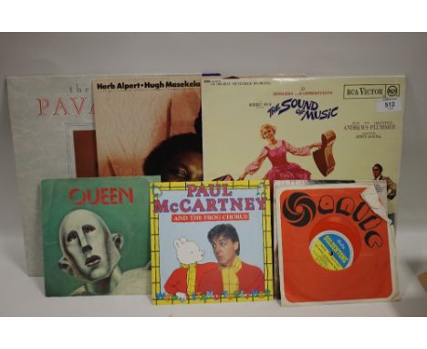 A SMALL QUANTITY OF 7" SINGLES AND LP'S TO INCLUDE QUEEN, MICHAEL JACKSON ETC