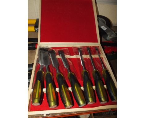 ***A DELUXE WOOD CHISEL SET