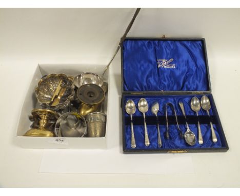 A BOX OF COLLECTABLES TO INCLUDE A TODDY LADLE, SILVER BANGLE ETC