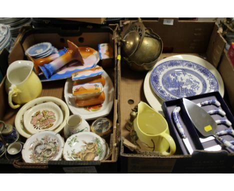 TWO TRAYS OF ASSORTED CERAMICS TO INCLUDE ROYAL DOULTON, SPODE, WEDGWOOD ETC
