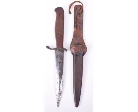 WW1 German Fighting Knife, a standard form wood ribbed grip, undamaged, 26cm overall length of the knife with a 14.5cm blade,