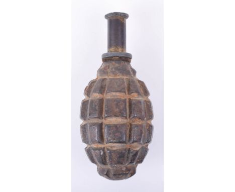 Inert French WW1 Fragmentation Grenade, complete with plunger top. Good condition overall.  Please note this item is empty, s