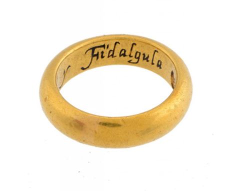 A POST MEDIEVAL GOLD AND ENAMEL POSY RING, 17TH C  enamelled in white and red with clasped hands and inscribed Fé y Fidalgula