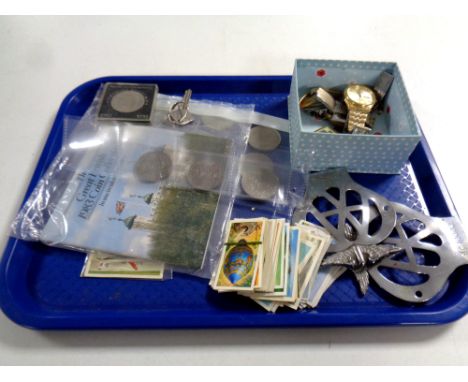 A tray containing assorted lady's and gent's wristwatches to include Laurice and Accurist, tea cards, assorted crowns, two vi