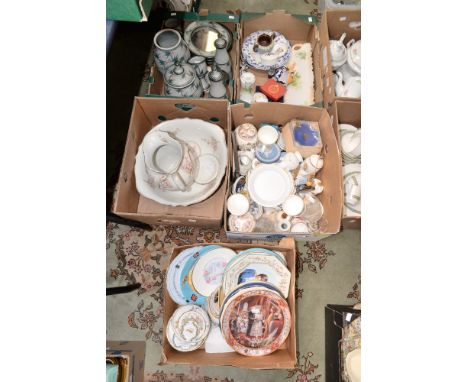 A collection of 5 boxes of mixed ceramics to include modern art pottery, Buckingham Palace commemorative wares, Victorian sty