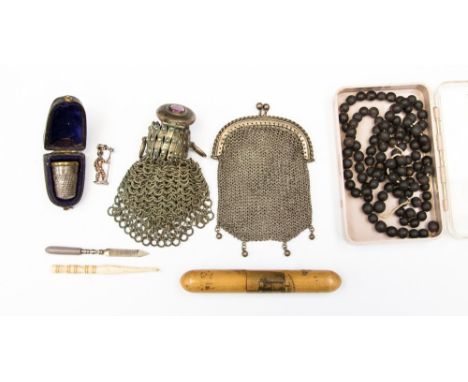 A cased silver thimble, two white metal chain mail purses, one with paste stone, Mauchlin ware needle/bobbin case, white meta