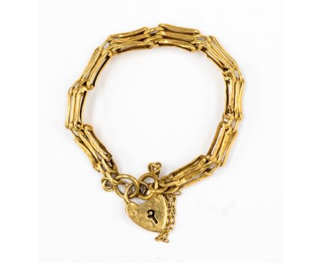 A gold 9ct gold fine gate bracelet, with padlock clasp and safety chain with a weight of approx  3.7 grams 