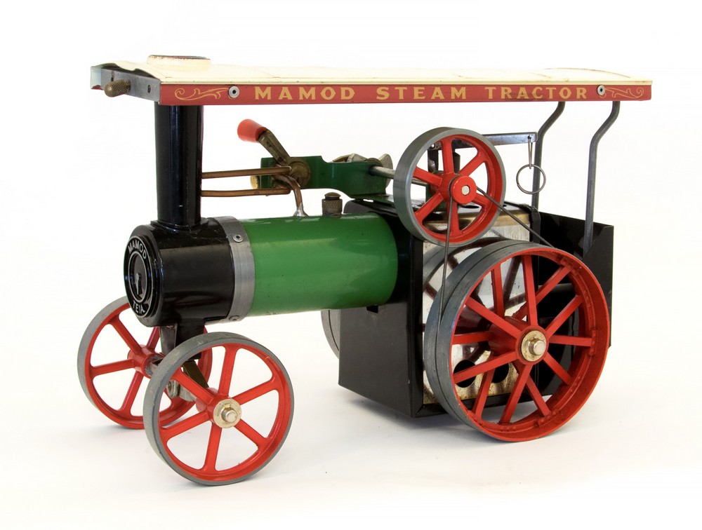 Mamod: A boxed Mamod Live Steam Tractor, T.E.1a, finished in green ...